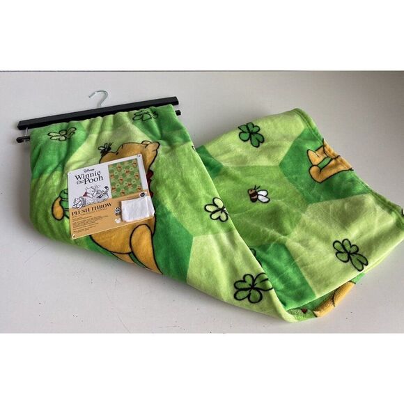 Disney Winnie The Pooh St Patrick’s Day Green Clovers Bees Throw Blanket 50 X 70 - Picture 4 of 14
